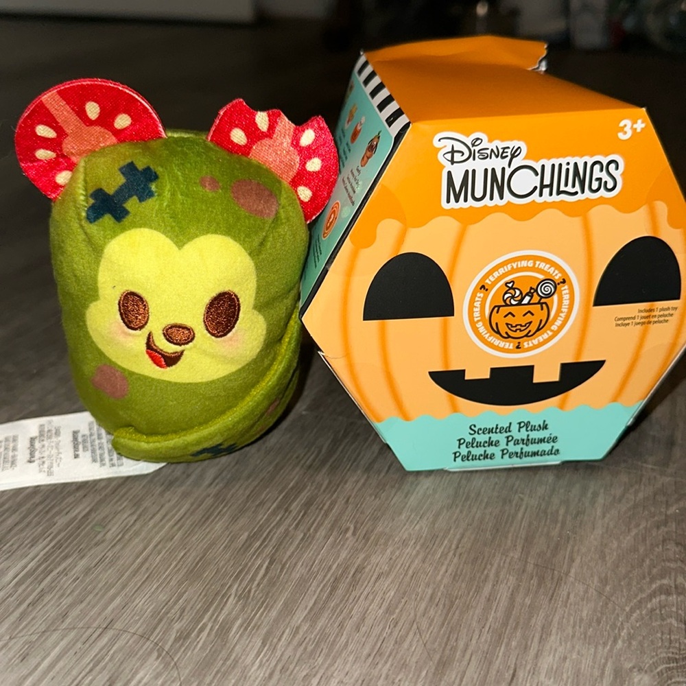 Disney Munchlings Mickey Zombie Spinach Wrap